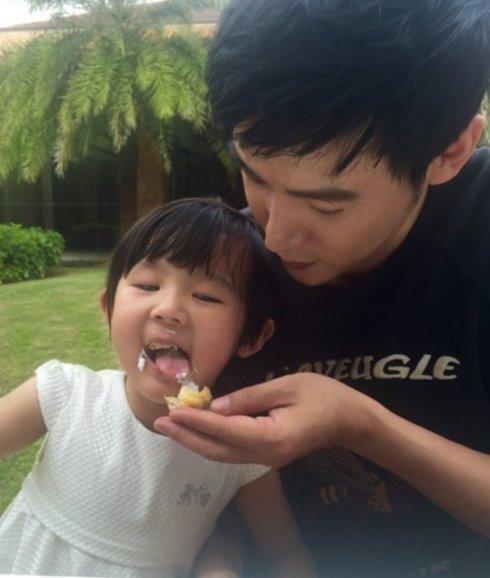陆毅小女儿的资料,萌娃成长记