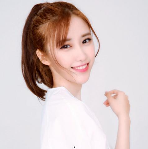 叶丽个人资料,才华横溢的文艺新星，多才多艺的人生篇章